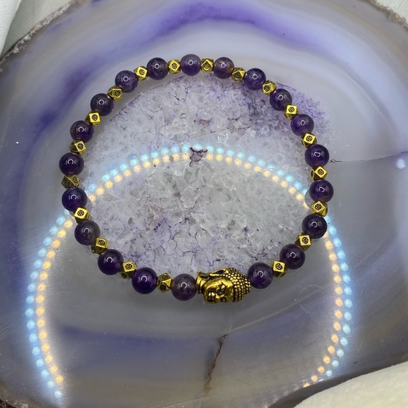 Amethyst Gemstone Bracelet With Gold Detailed - Picture 4 of 4